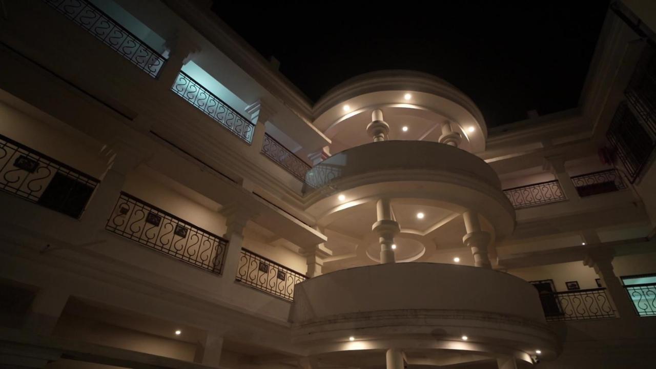 Hotel Kolam Shānti Niketan Exterior foto