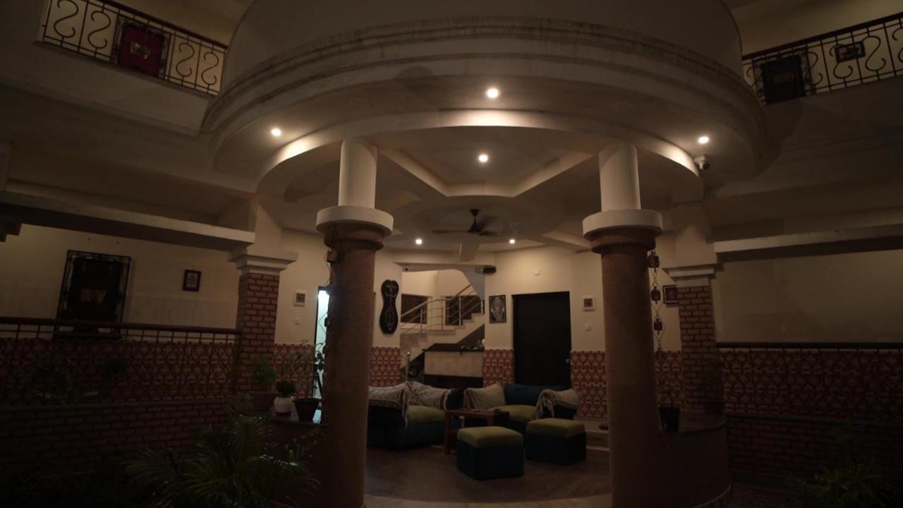 Hotel Kolam Shānti Niketan Exterior foto