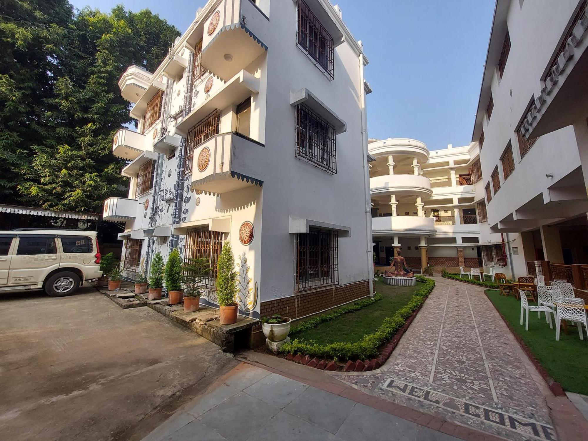 Hotel Kolam Shānti Niketan Exterior foto